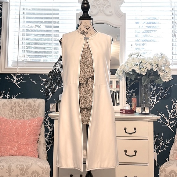 STUNNING, ZARA white cape. In size M - Picture 4 of 15